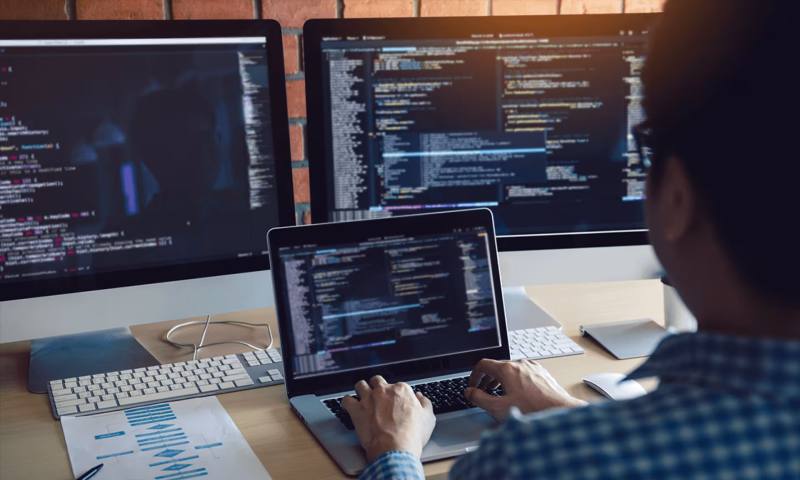 数据科学选型:R与Python如何赋能大安区网站建设?